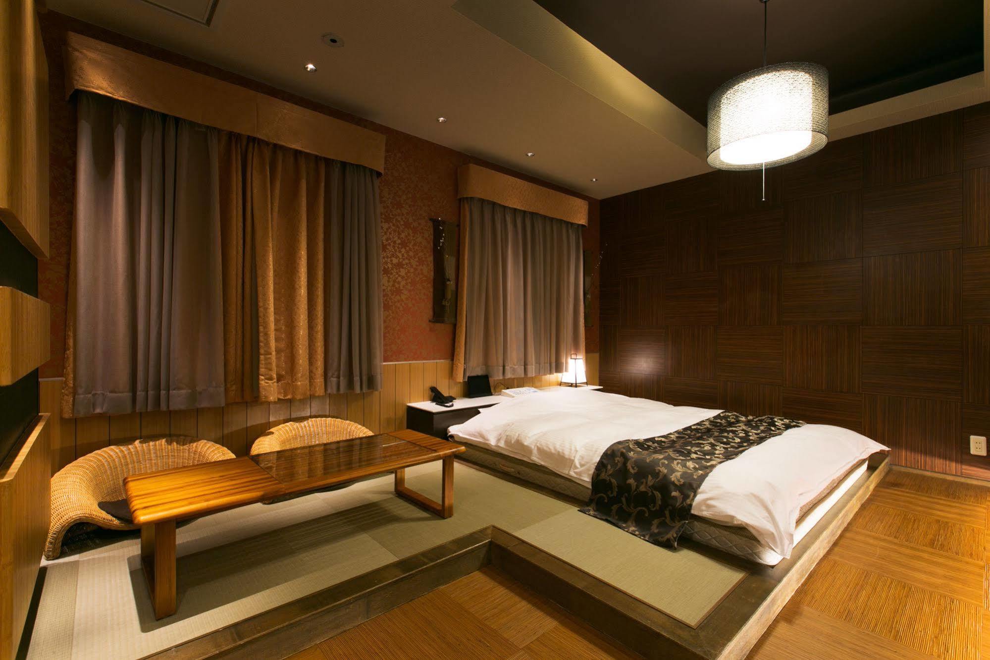 Hotel Atlantis (Adults Only) Osaka Bagian luar foto